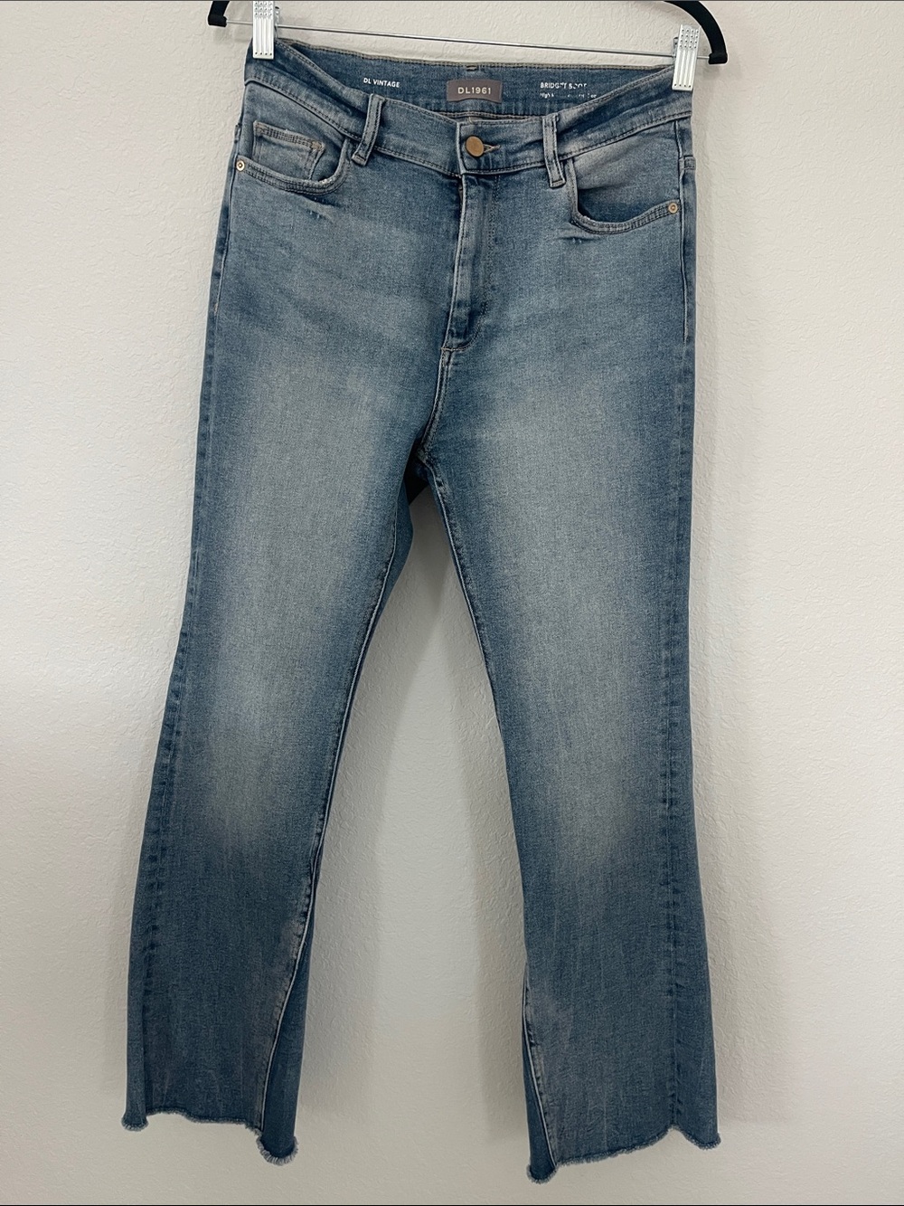 DL1961  Vintage Women’s Bridget Boot High Rise Raw Hem Medium Light Denim Size28